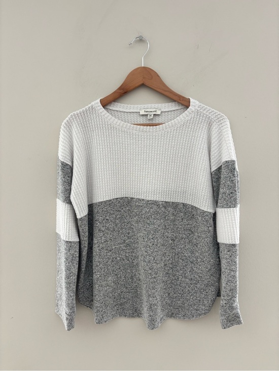 Francesca's Collections Sweaters - Francesca's Gray & Ivory Color Block Waffle Knit Long Sleeve Top Women's Medium